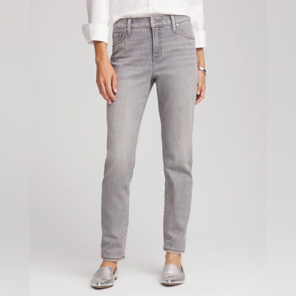Chicos - Girlfriend Slim Ankle Jeans in Greydon Wash